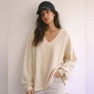 Urban Outfitters Cream Fuzzy Lillu V-Neck Pullover Sweater, XS, Oversized, Boxy